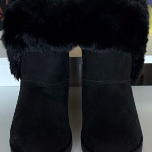 NEW Juicy Couture Black Fur-Lined Boots w/ Crystal Bow Sz 6